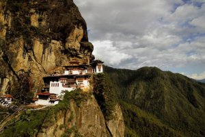 widok na klasztor w bhutanie