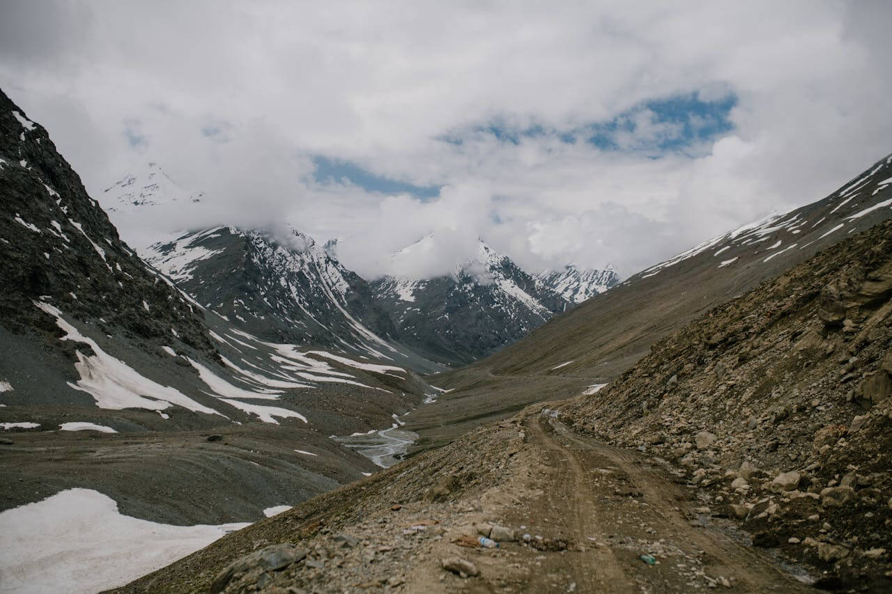 trekking w Himalajach na własną rękę pozwala na poznanie niesamowitych krajobrazów Ladakh