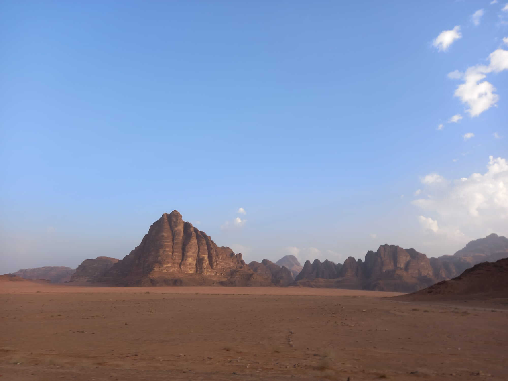 Pustynny krajobraz Wadi Rum