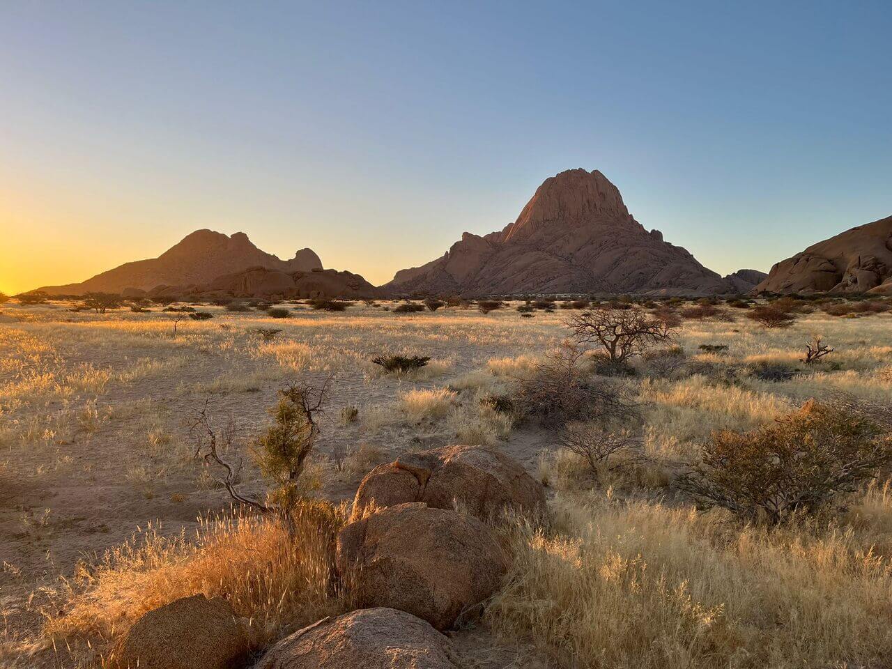 Krajobraz Damaraland w Namibii – pustynne góry i sawanna, wycieczka 2026.