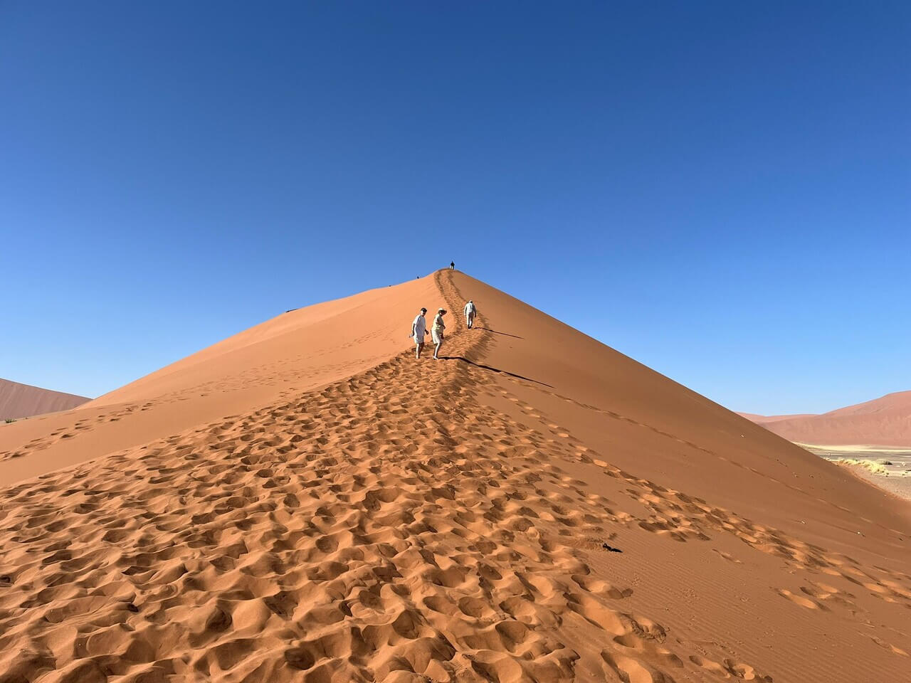 Wydmy Sossusvlei na pustyni Namib – trekking po piasku, Namibia 2026.