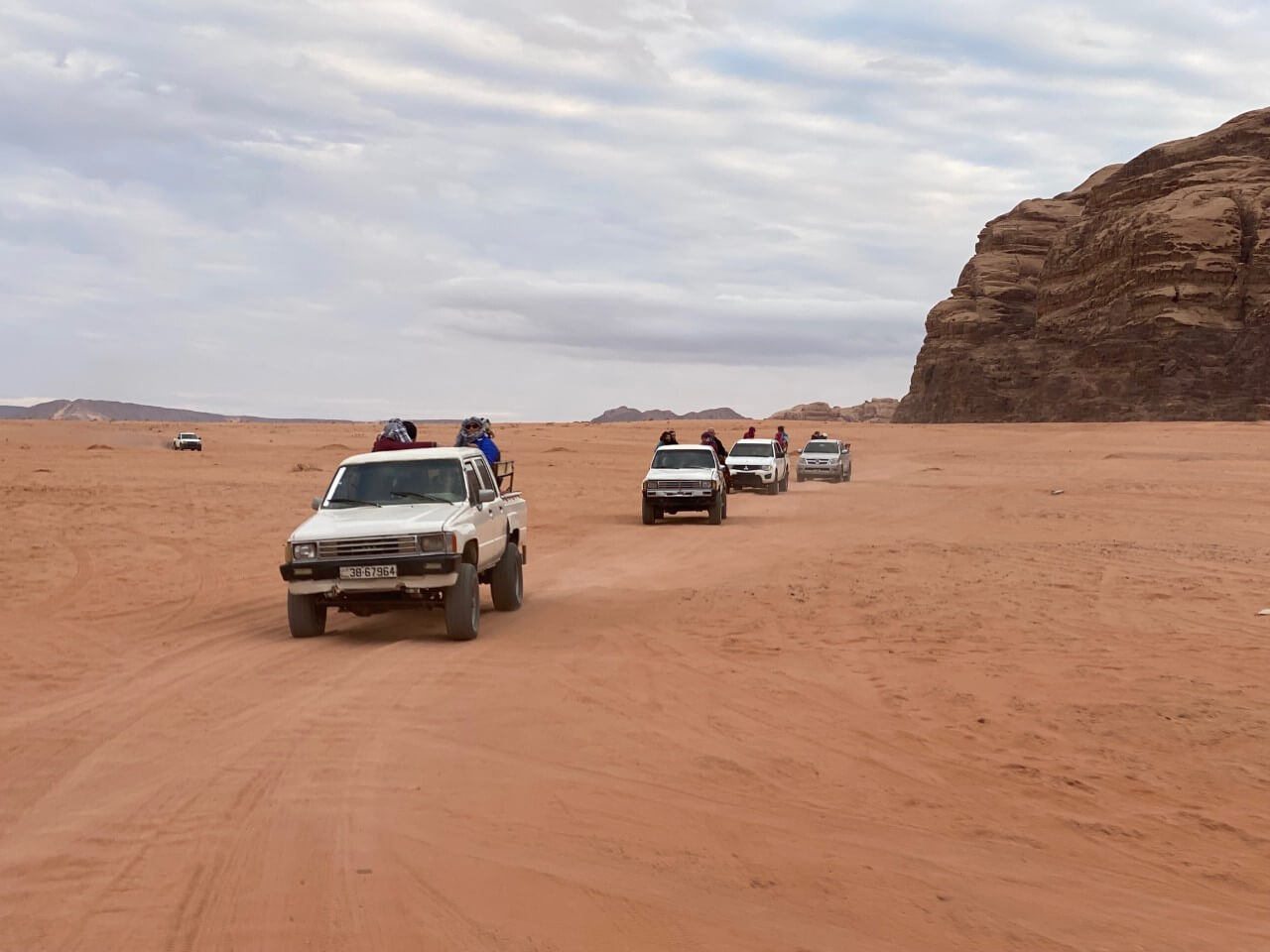 Rajd Jeepami po pustyni Wadi Rum